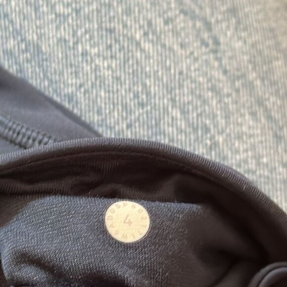 Lululemon sz 4 Train Times Crop (17" )
Nocturnal Teal excellent pre owned cond - Picture 5 of 13